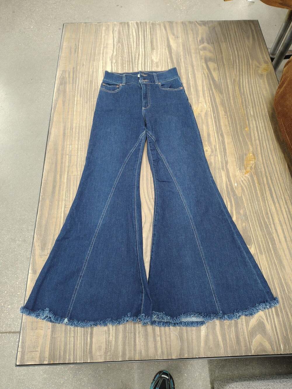 Alice + Olivia Jeans High-Rise Super Flare Seamed Dark Wash Denim SZ 27